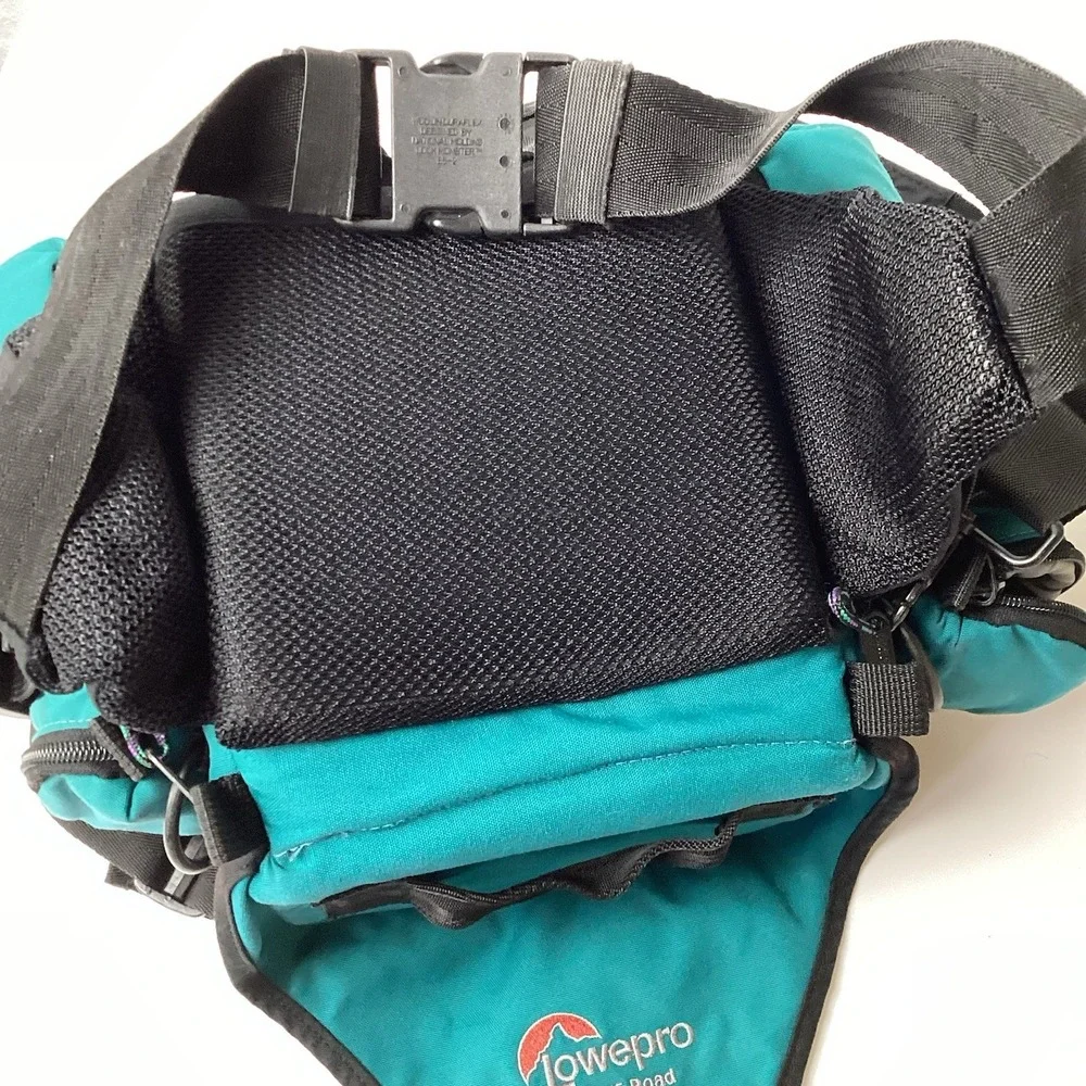 LOWEPRO OFF ROAD MULTI CAMERA SHOULDER BAG W/ SIDE LENS CASES GREAT CONDITION